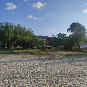 Case de vacanță Bright, Beachfront With Free Parking And Garden, Vourvourou